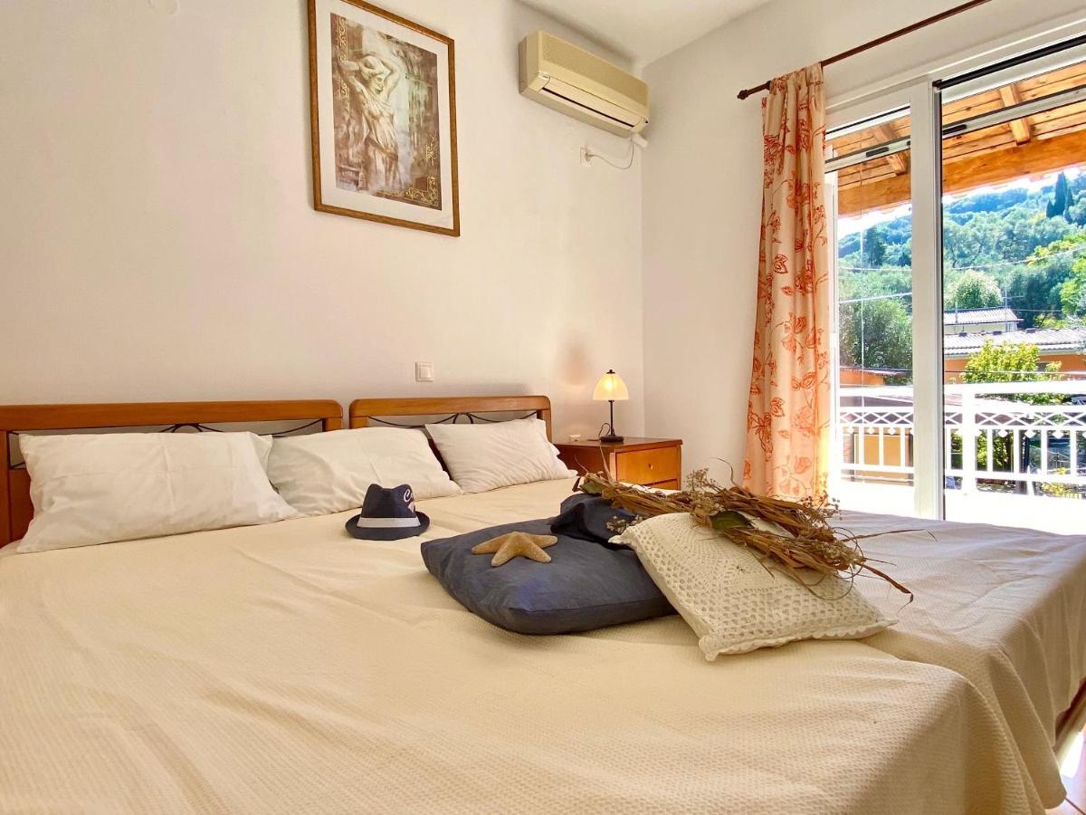 Seafront Villa Ourania Mesongí Buitenkant foto